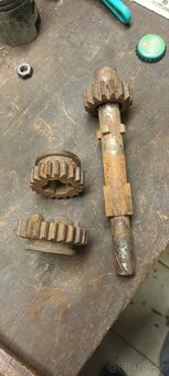 Prodám neznámé díly převodovky - 2