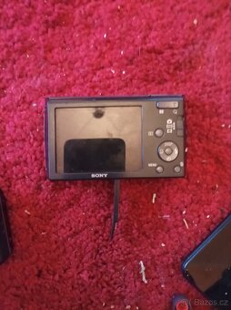 Fotoaparát Sony 2× cyber schot,16,1 a druhý 12,1 - 2