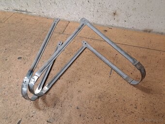 Vzpěry blatníku Jawa pérak - 2