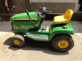 John Deere zahradní traktor - 2