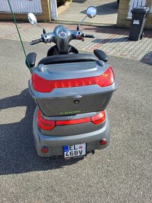 Elektrický skútr - tříkolka - 2