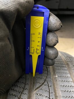 225/40 R18 92V Tracmax 2x6mm dot3621 zimní - 2