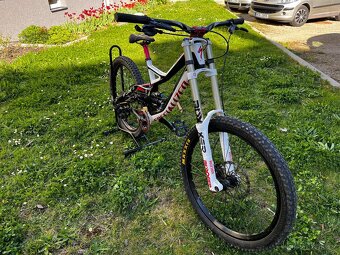Sjezdove kolo specialized demo 8 - 2