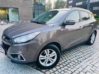 Hyundai ix35 2.0 BENZÍN 120KW 4x4 MANUÁL KAMERA VYHŘEV TAŽNÉ - 2