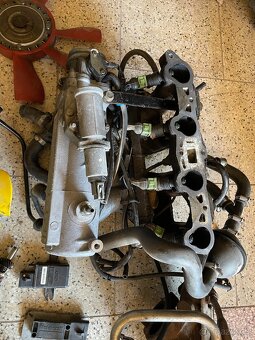 Díly motorů Ford 2,0 OHC Pinto LEVNĚ - 2