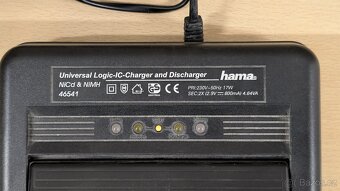 Prodám univerzální nabíječku baterií HAMA pro AAA - AA - C - - 2