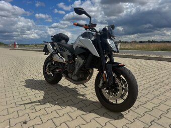 KTM Duke 790 rv 2024 najeto 4900 km, jako NOVÁ, v záruce - 2