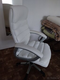 Prodám pedikérské křeslo - 2