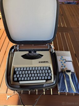 Kufříkový psací stroj CONSUL včetně záručního listu - 2