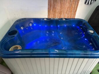 Vířivka Canadian Spa - 2