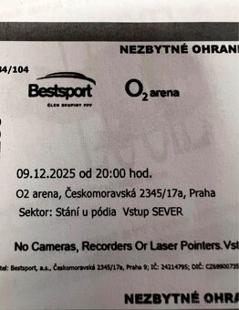 Koncert LUCIE 9.12.2005 - stání u pódia - 2