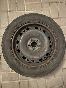 4 zimní pneu na plecháčích - 185/60 R15 Nokian a Continental - 2