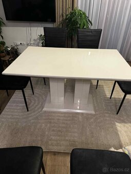 Jídelní stůl - 2