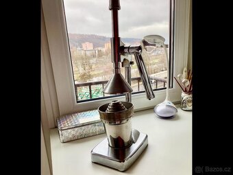 Odšťavňovač citrusu. - 2