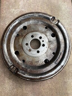 Setrvačník LuK 415 0680 09
- 2