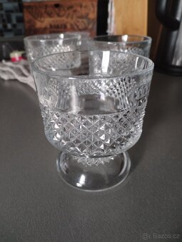 Skleněné talířky a misky - 2