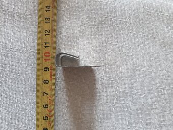 Upevňovací clips pro soklovou lištu - 2