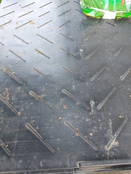 Plastove dierkovane alebo plne 110x80cm nostnost 1,5 to - 2