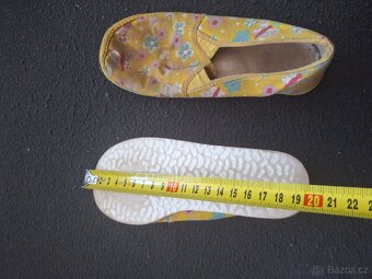 Dívčí bačkory, vel. ani značka neuvedena. - 2