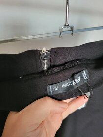 Nová pruznejsi cerna sukne XL - 2