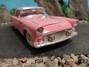 prodám model 1:18 ford thunderbird 1955 - 2