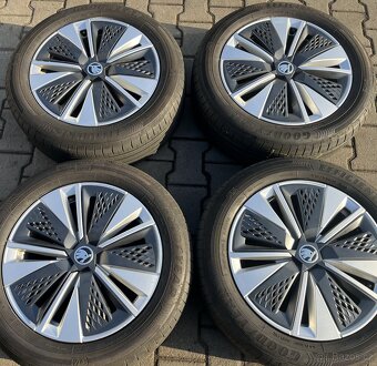 Škoda Karoq 7x17 5x112 ET45 pneu 215/55 R17 94V - 2