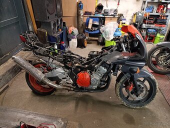 Honda CBR 400 bez tp. - 2