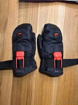 Dětské chrániče na zápěstí na snowboard / lyže / - 2