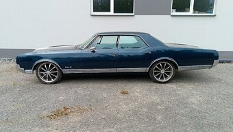 Oldsmobile delta 88 - 2