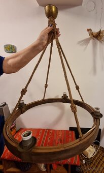 Kulatý dřevěný lustr - 2