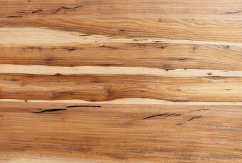 Masivní jilmový konferenční stůl – 90 × 75 cm, unikátní kres - 2