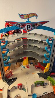 Garáž hot wheels - 2