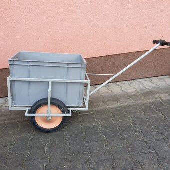 Prodám kárku s nafukovacími koly ve výborném stavu - 2