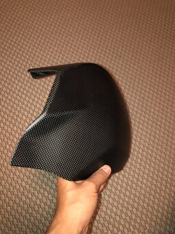 Karbonovy kryt kyvne vidlice Ducati Streetfighter V4 - 2