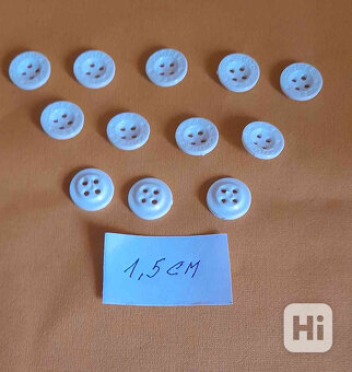 bílé knoflíky - 2