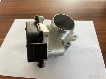 Škrtící klapka regulátoru 03L128063AD - 2