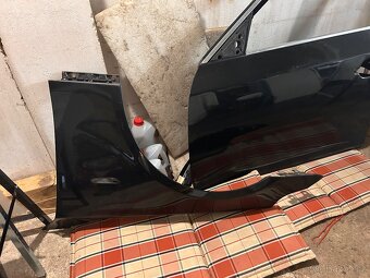 BMW E60 levý blatník - 2