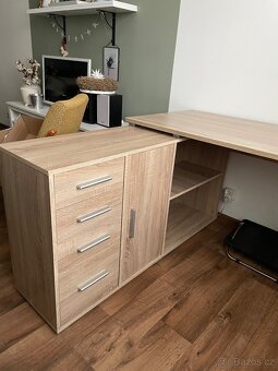 Kancelářský/psaci stul - 2