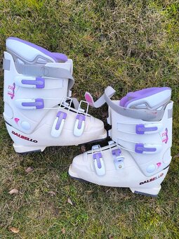 Prodám lyže, lyžáky,helmy, brýle - 2