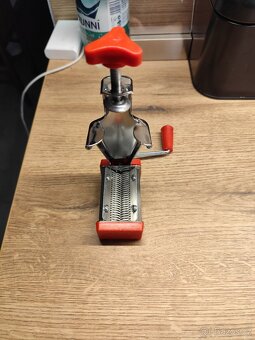 Strojek na Vlasové nudle - 2