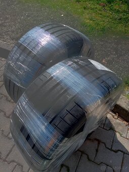 2ks Pirelli 295/40 R19 - 2