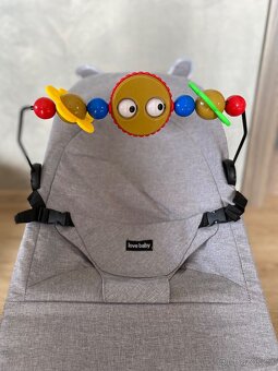 Nová hrající a chrastící hrazdička na lehátka BabyBjörn - 2