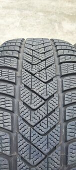 235/45/18 Pirelli Sottozero 3 Winter, DOT 3323,  7.5-7.0mm. - 2