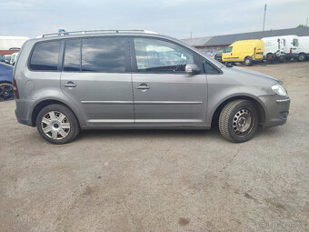 VW Touran č. 24381 - 2