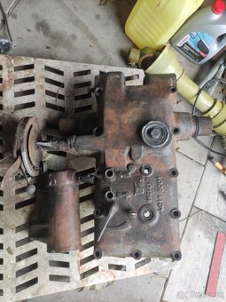 Víko hydrauliky - 2