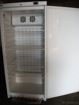 mrazák , chladící vitrína - 2