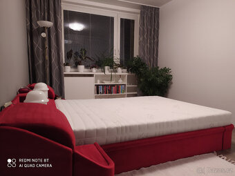 Čalouněná postel - 2