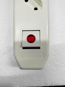 Zásuvka ploché vidlice s vypínačem - 2