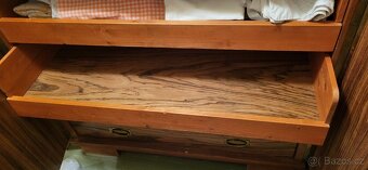 Vysoká dýhovaná skříň - 2