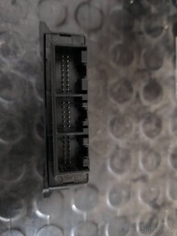 Audi A6 C6 jednotka parkovacích čidel - 2